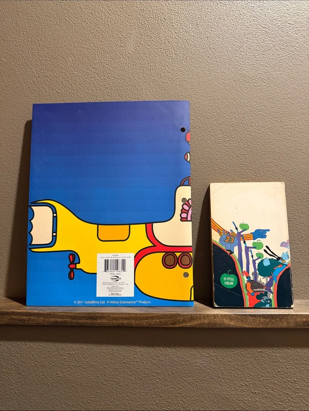 Vtg The Beatles Yellow Submarine Folder & Yellow Submarine by Max Wilk 1968 Book